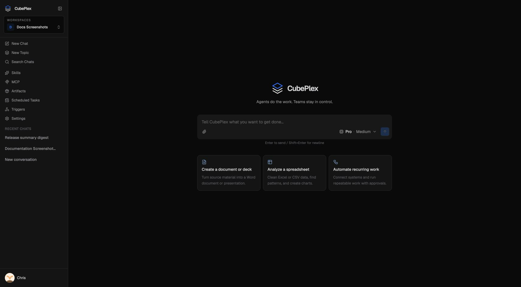 带有模型选择器和附件控件的 CubePlex 对话
